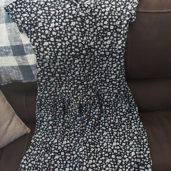 Dresses - Picture 8 of 14